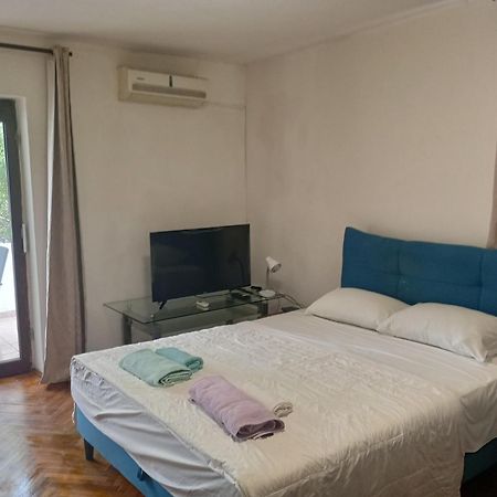 Apartments And Rooms Camelia Premantura Extérieur photo