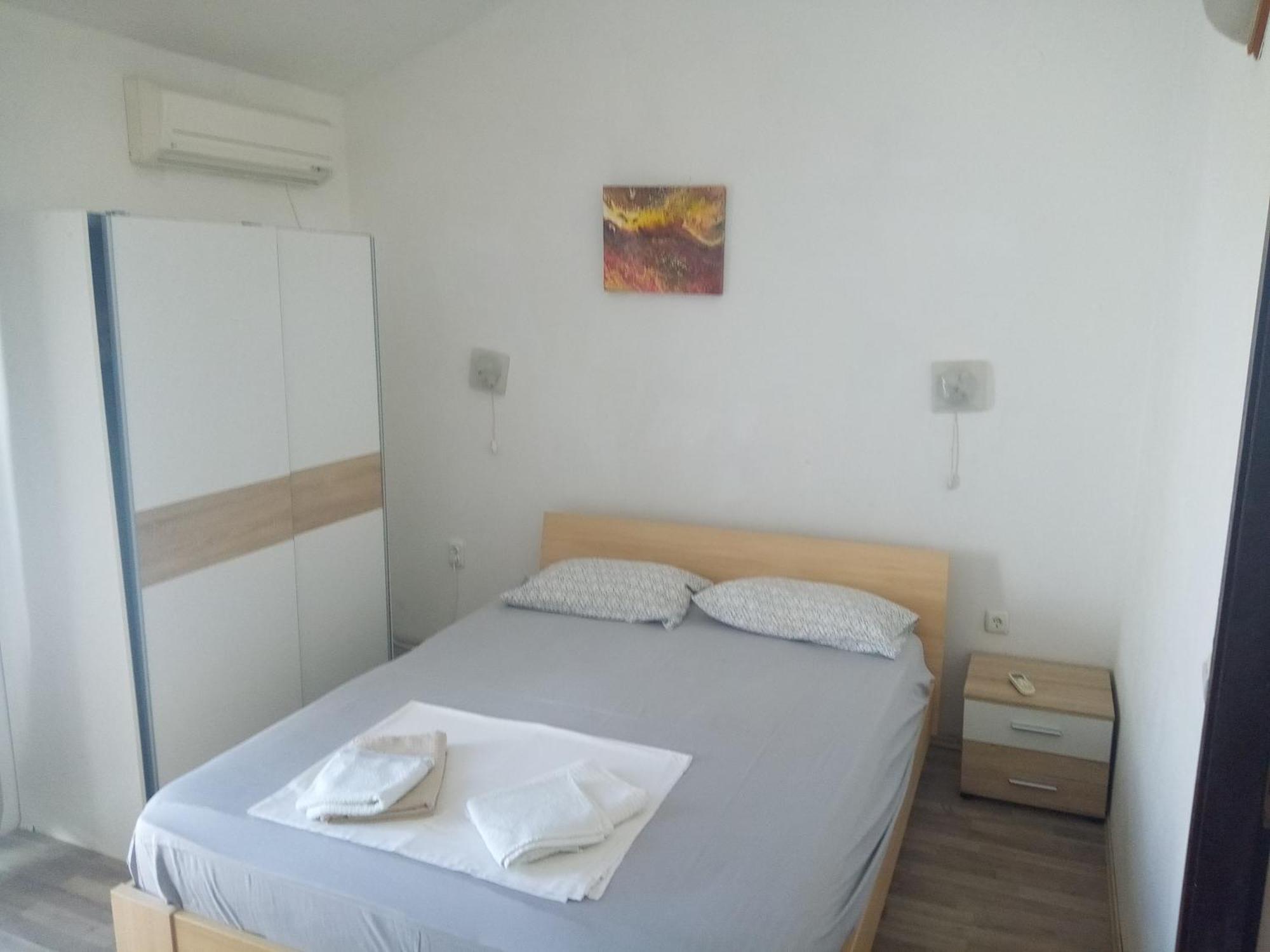 Apartments And Rooms Camelia Premantura Chambre photo